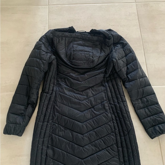 Hollister Black Quilted Puffer Coat with Hood - Picture 3 of 4